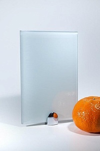 Стекло Лакобель 4 мм Soft White 9010